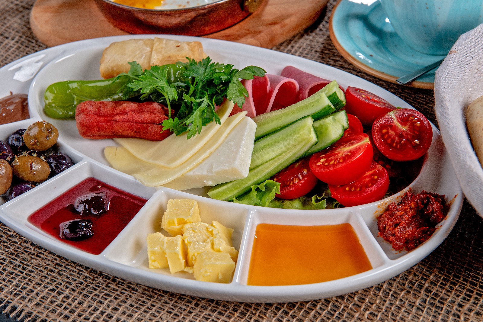 Kahvaltı Tabağı + Büyük Çay